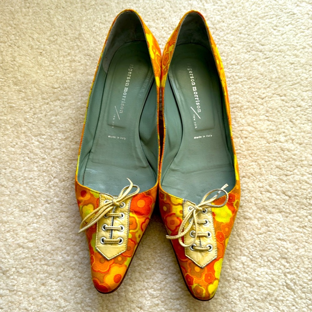 Sigerson Morrison retro Flower Power print pointy toe lace up kitten heel pumps